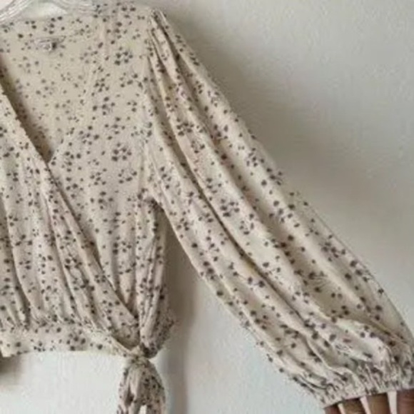 American Eagle crop wrap blouse - Picture 6 of 6